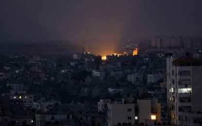 Gaza, Israele inizia ritiro forze di terra. Non cessano raid
