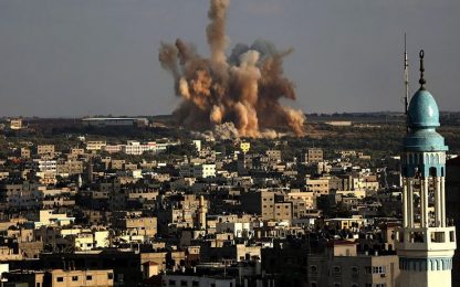 Gaza: 5 morti nei nuovi raid. Spiragli di tregua dall'Egitto