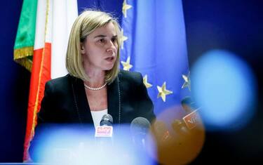 Ucraina, Mogherini: "Putin viola gli impegni presi"