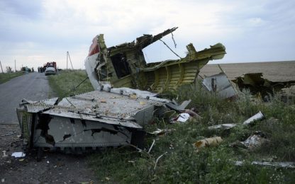 Ucraina, "il volo MH17 fu colpito da oggetti dall'esterno"