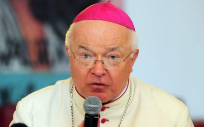Pedofilia, arrestato ex arcivescovo con consenso del Papa