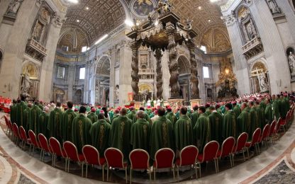 Il Papa apre il Sinodo della famiglia: basta cattivi pastori