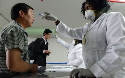 Ebola, termometri a distanza negli aeroporti Usa