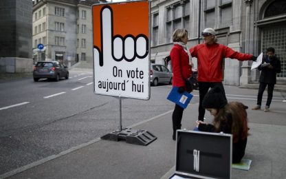 Svizzera, bocciato il referendum anti-immigrazione