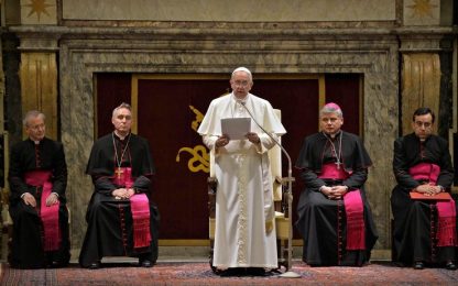 Il Papa: “Vescovi e cardinali non si sentano mai padroni”