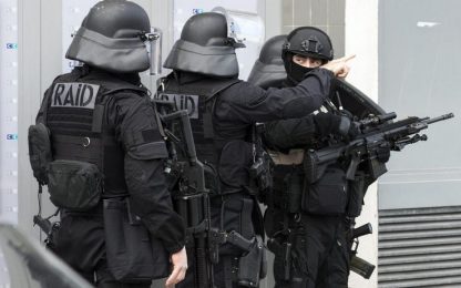 Terrorismo, arrestato a Parigi islamista con armi da guerra