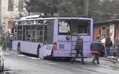 Ucraina, colpo di mortaio su fermata bus a Donetsk: vittime