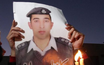 Isis: "Arso vivo pilota giordano preso in ostaggio"