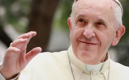 Il Papa: "Insegnare è un lavoro bellissimo, ma malpagato"