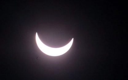 L'eclissi di sole sui social: foto, tweet e ironia. STORIFY
