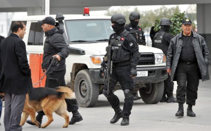 Tunisi, il presidente Essebsi: "Terzo attentatore in fuga"