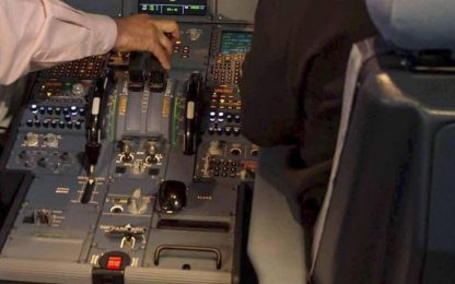 A320, Procura: "Azione volontaria da parte del copilota"