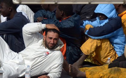 Strage migranti, 850 a bordo. Pm: collisione con mercantile
