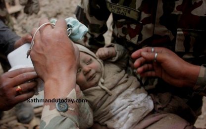 Nepal, neonato di 4 mesi salvato dopo 22 ore