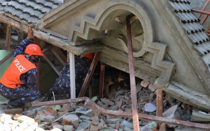 Nuovo sisma in Nepal: crolli e frane, decine di morti