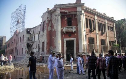 Cairo, bomba al consolato italiano. Isis rivendica l'attacco
