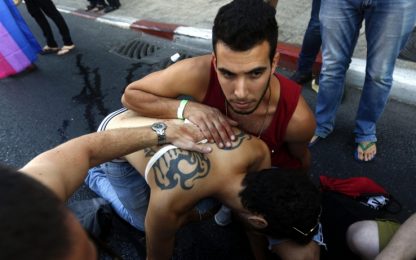 Gerusalemme, attacco al Gay Pride: sei accoltellati