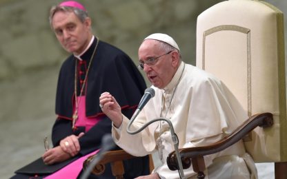Papa, appello contro la corruzione: "Più economia dell'onestà"