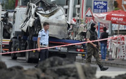 Turchia, polizia sotto attacco: bomba al commissariato e 5 agenti uccisi