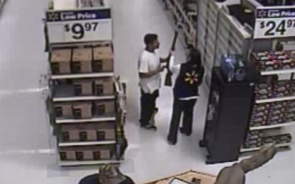 Sparatoria in Virgina, Usa sotto shock. La catena Walmart: stop alla vendita di fucili d'assalto