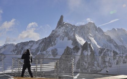 Monte Bianco, si riaccende la lite tra Italia e Francia sul confine