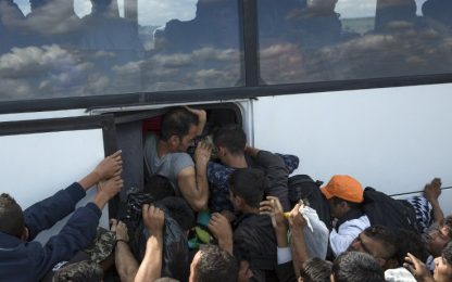 Ue, Juncker: la priorità è affrontare la crisi dei rifugiati