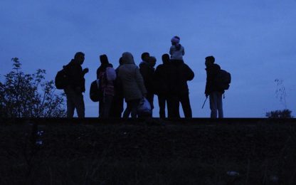 Migranti: 432mila arrivi via mare nel 2015, 2748 persone annegate. Orban: "Arrestare gli illegali"