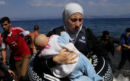 Affonda barcone, strage di bimbi in Grecia. Germania: controlli al confine con l'Austria