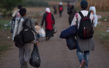 Migranti, la Slovenia alza una barriera al confine con la Croazia