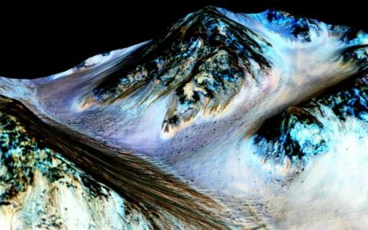 Nasa, su Marte scorre acqua salata. Le immagini