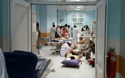 Afghanistan, raid Nato su ospedale Msf. L'Ong: "19 morti". Kabul: "C'erano dei terroristi"
