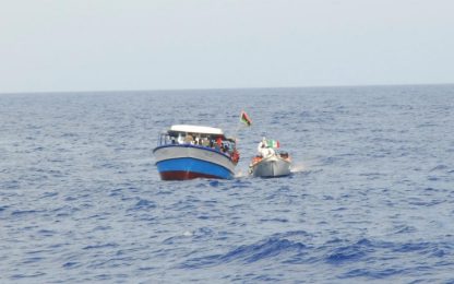Egeo, due barconi affondano: oltre 30 migranti morti, tra cui 11 bimbi