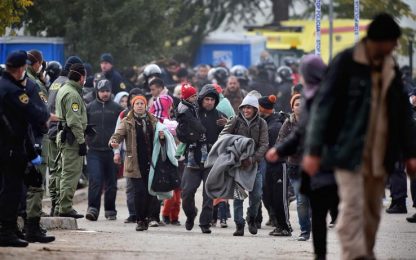 Migranti, a Bruxelles accordo in extremis sui Balcani. Merkel: prima pietra