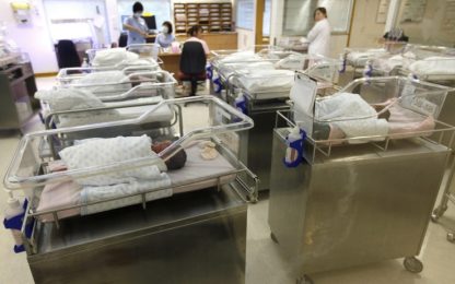 Cina, basta politica del figlio unico: ogni coppia potrà avere 2 bimbi