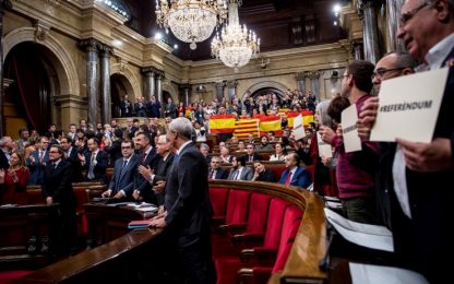 Spagna, Consulta sospende mozione di indipendenza della Catalogna