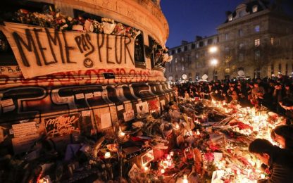 Parigi, tra le 129 vittime anche Valeria Solesin. Raid su Raqqa
