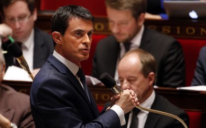 Attentati Parigi, Valls: "Rischio che Isis usi armi chimiche"