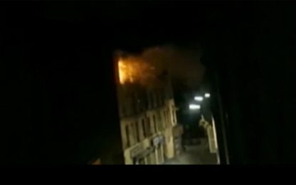 St. Denis, in un video il momento in cui il terrorista si fa esplodere