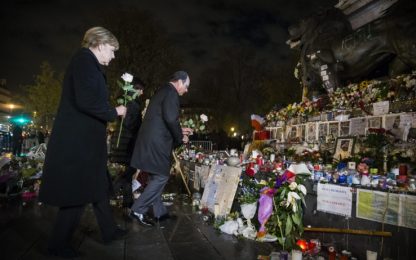 Isis, Hollande: Berlino faccia di più. Merkel invia truppe in Mali