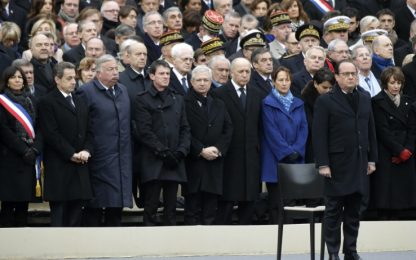 Hollande: faremo di tutto per distruggere l'esercito dei fanatici
