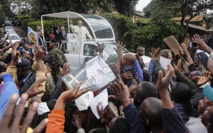 Papa in Kenya: "Corruzione non vi distrugga". Poi va in Uganda