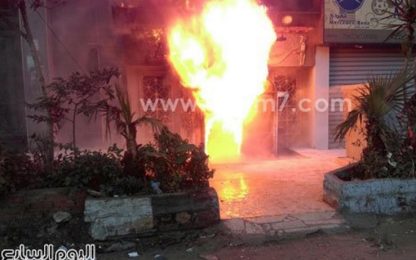Egitto, molotov contro un locale del Cairo: 18 morti