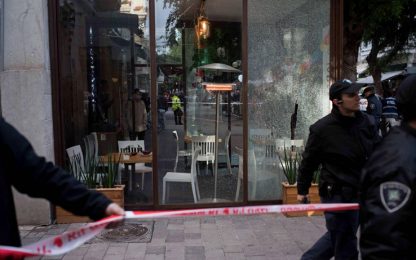 Attacco in un bar di Tel Aviv, due morti e diversi feriti