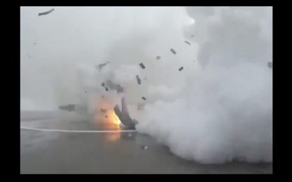 Space X, l'esplosione del razzo durante l'atterraggio. VIDEO