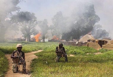 Nigeria, Boko Haram dà alle fiamme un villaggio: 86 morti, anche bimbi