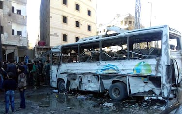 Siria, Isis fa strage in santuario sciita. Stallo negoziati a Ginevra 