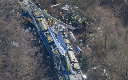 Germania, scontro tra treni in Baviera: 10 morti e oltre 100 feriti