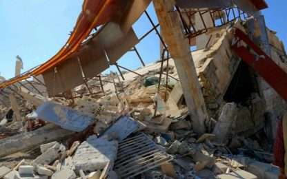 Siria, bombe su ospedali e scuole: 50 morti