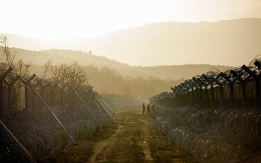 Migranti, piano Ue da 700 mln. Monito alla Macedonia: rispetti regole