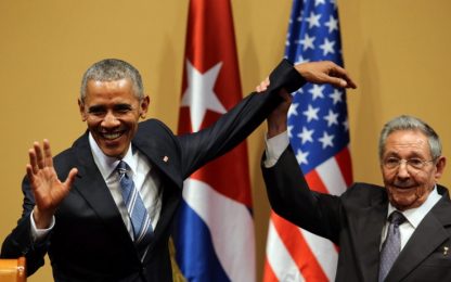 Storico incontro Obama-Castro: "Inizia un nuovo giorno"